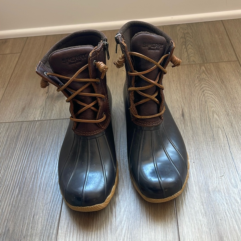 SPERRY DUCK BOOTS SIZE 9
